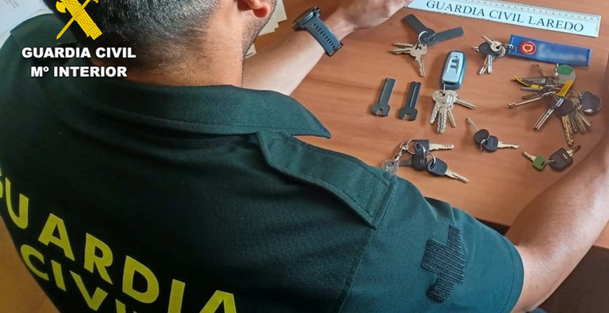 Detenidos dos j�venes, uno menor de edad, como presuntos presuntos autores del robo de un veh�culo en Colindres