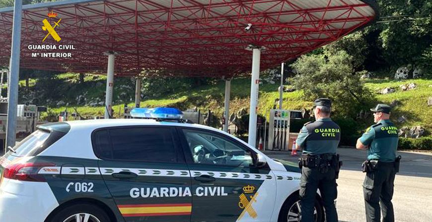 Detenidos los presuntos autores de 17 impagos de repostajes en una gasolinera de Hoznayo 
