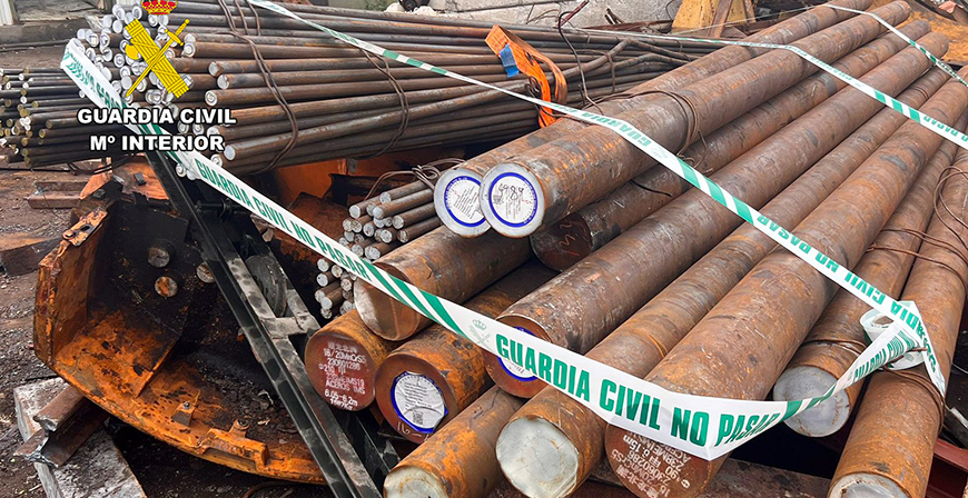 Detenidos los presuntos autores del robo de una cabina tractora, con la que sustrajeron un remolque cargado con estructuras de acero