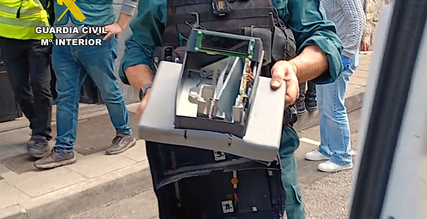 Detenidos los presuntos autores del robo en una estacin de servicio  de Campoo de Enmedio 
