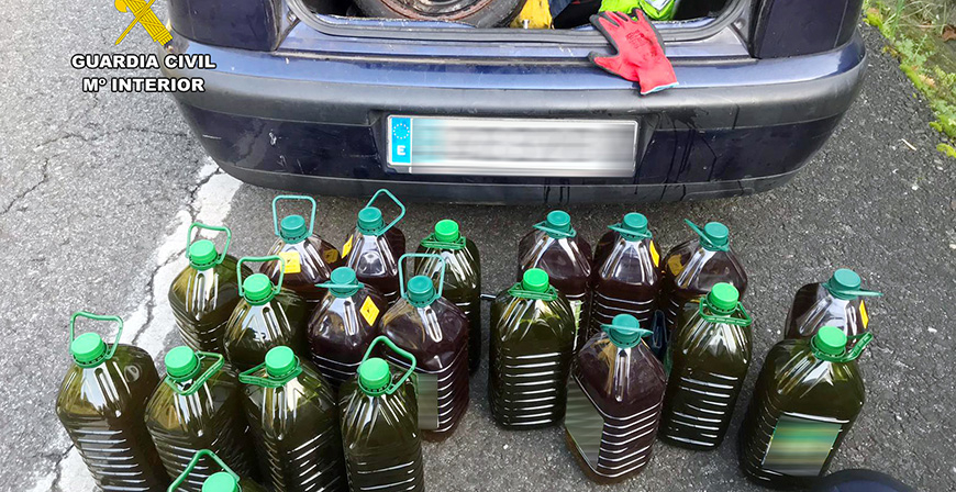 Detenidos tres hombres por un supuesto hurto de 100 litros de aceite de oliva en un supermercado 