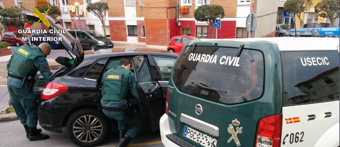 Detienen a un hombre en el exterior de una discoteca con xtasis, speed, cristal, hachs y casi 1.000 euros