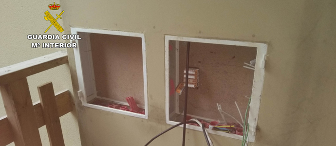 Detienen a los presuntos autores del robo de cableado en 11 viviendas de Bustablado de Arredonodo