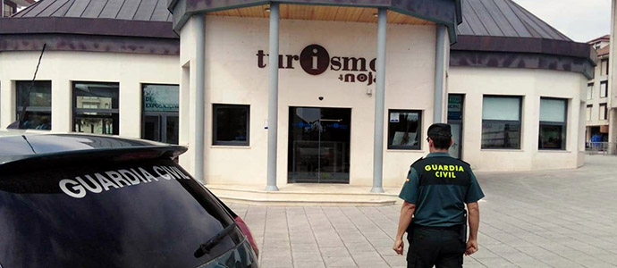 Detienen a los presuntos autores del robo de material informtico de la oficina de turismo de Noja 