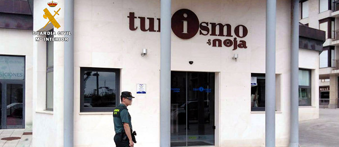 Detienen a los presuntos autores del robo de material informtico de la oficina de turismo de Noja 