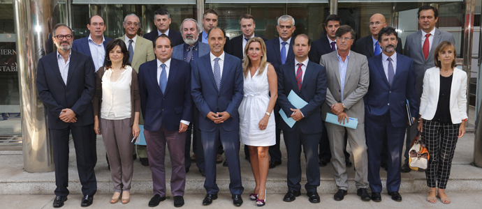 Diego destaca el compromiso medioambiental de la industria cntabra