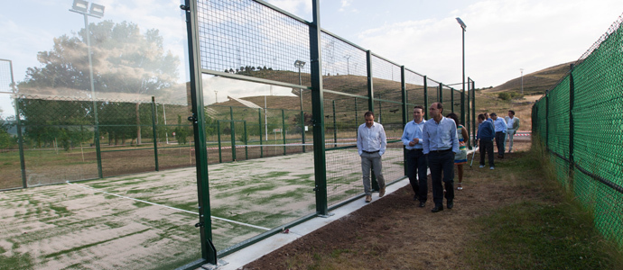 Mataporquera estren su pista de pdel
