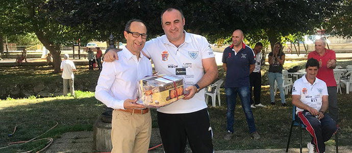Diego Morales se impone en el comarcal de bolos