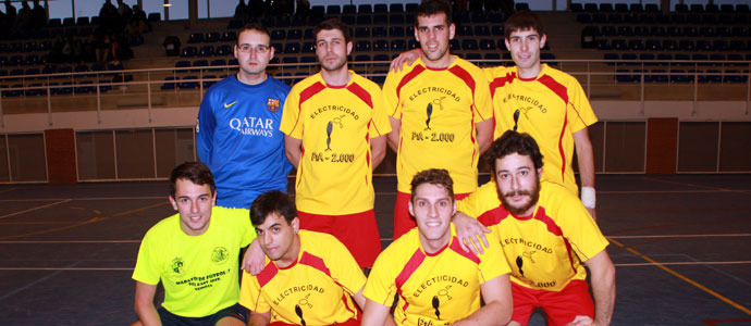 Los 'Dislokaos' vencen en el I Torneo de ftbol sala de Navidad de Reinosa