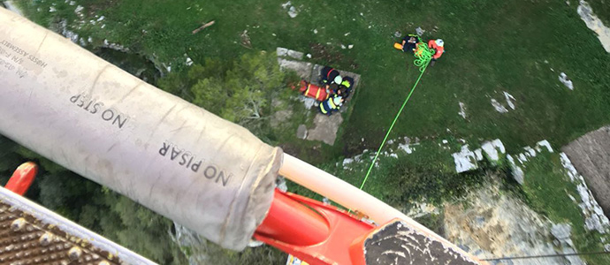 Doble rescate en el faro del Caballo