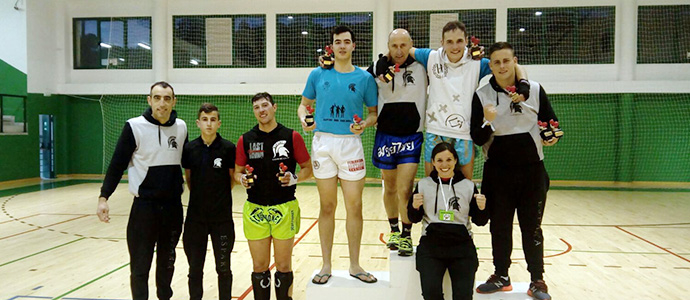 Doce medallas en el IV Open de kick boxing de Castro Urdiales