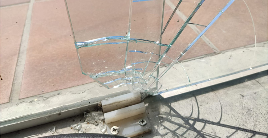 Dos detenidos por causar daos continuados en un polideportivo y perpetrar dos robos 