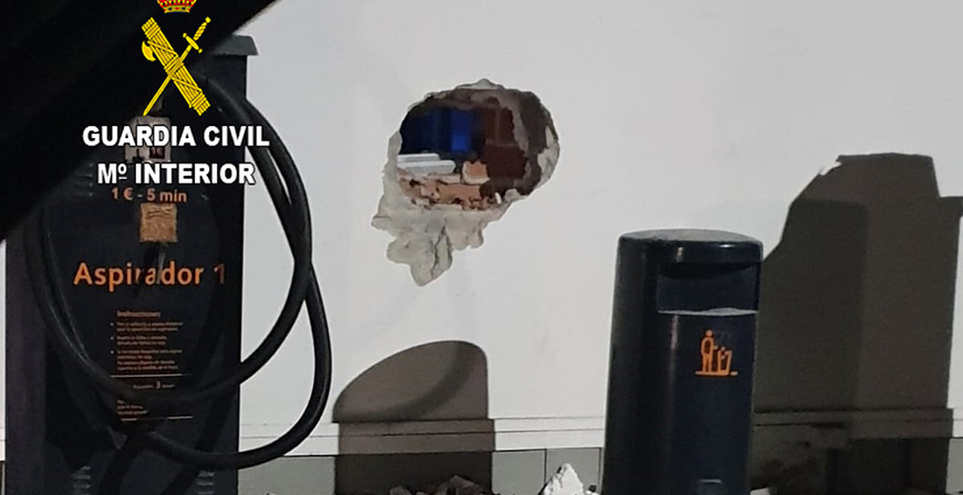 Dos detenidos como presuntos autores de un robo con butrn en una gasolinera