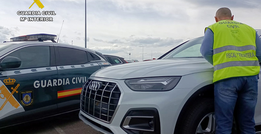 Dos detenidos y un investigado por robar en el Puerto de Santander dos vehculos valorados en unos 120.000 euros