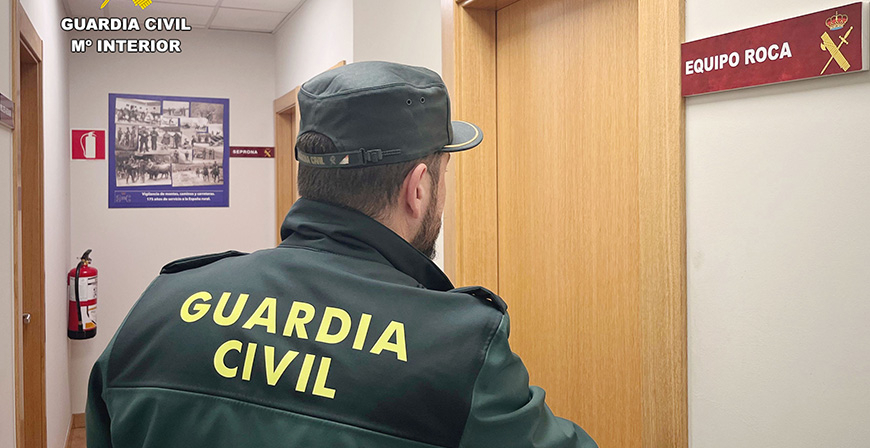 Dos investigados por sustraer focos que estaban siendo retirados en los tneles de la A-67 entre Reinosa y Cartes