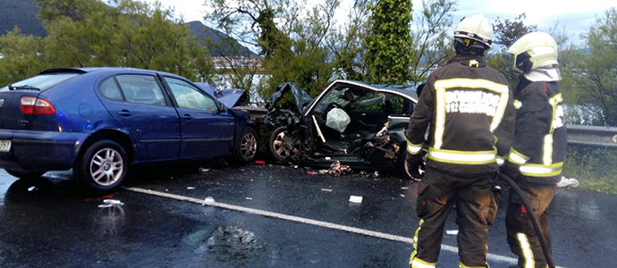 Dos personas estn graves y otra con pronstico reservado tras colisionar frontalmente sus vehculos en Escalante 