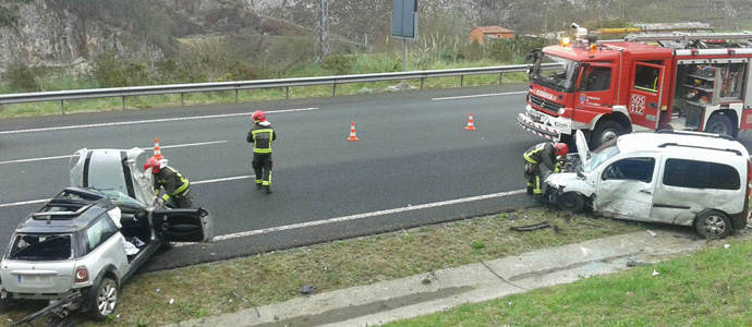 Dos personas resultan heridas un accidente en la A-67 a la altura de Los Corrales de Buelna