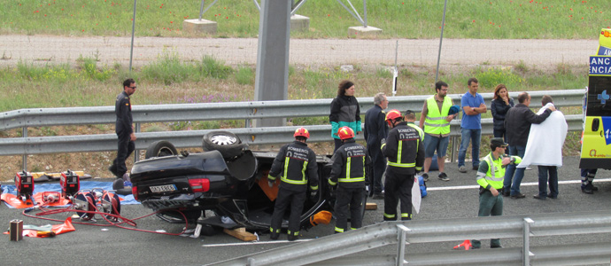 Dos personas resultan heridas al volcar un vehculo en la A-67, a la altura de Aguilar