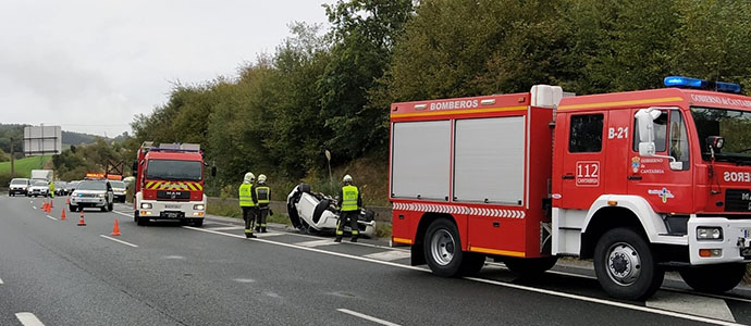 Dos personas resultan heridas leves en un accidente de trfico en la A-8 a la altura de Beranga