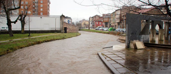 El Ebro se desborda a su paso por Reinosa