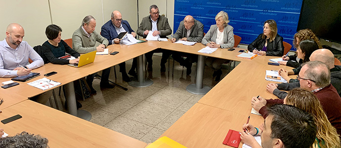 Educacin se compromete a disminuir la interinidad y estudiar una reduccin de ratios en Infantil 