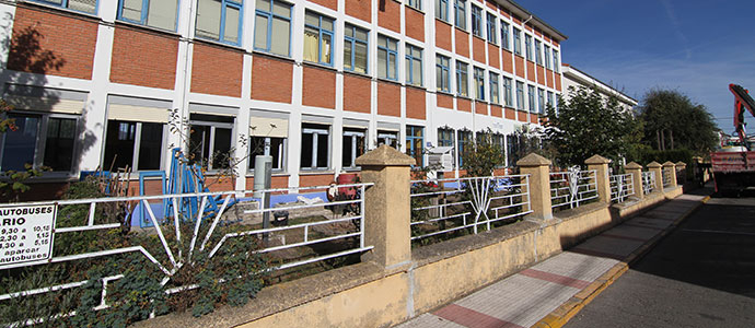 Educacin sustituye 30 ventanas del Colegio Casimiro Sainz de Matamorosa