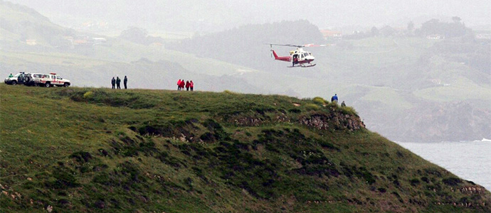 Efectivos de emergencias buscan a un hombre desaparecido en la costa de Suances