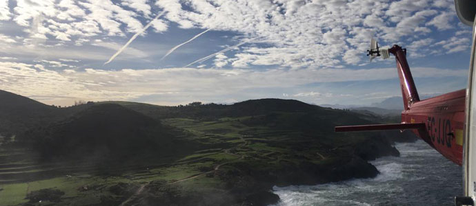 Efectivos de emergencias buscan a un hombre desaparecido en la costa en Ubiarco