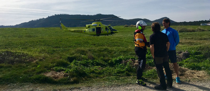 Efectivos de emergencias buscan a un hombre desaparecido en la playa del Madero