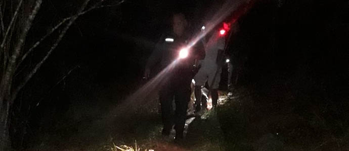Efectivos de emergencias evacuan a un senderista desorientado en una ruta en el monte de Argoos