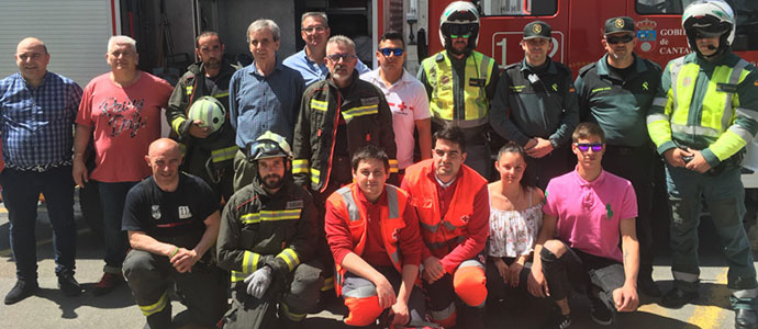 Efectivos de emergencias realizan un simulacro de su respuesta ante un accidente de trfico