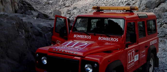 Efectivos de emergencias rescatan a un hombre perdido en una zona de monte de Mioo