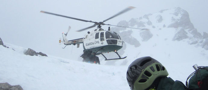 El GREIM rescata a un montaero bajo una intensa ventisca en Picos de Europa
