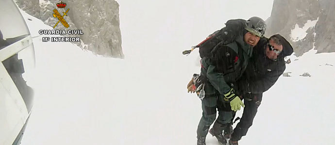 El GREIM rescata a un montaero bajo una intensa ventisca en Picos de Europa