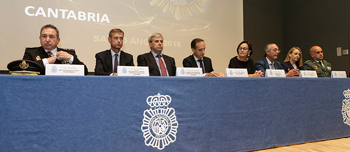 El Ejecutivo cntabro felicita, el da de su patrn, a los policas