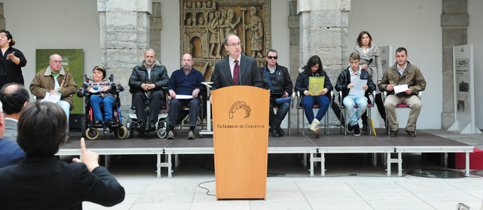 El Ejecutivo regional anuncia nuevas ayudas y bonificaciones para los discapacitados
