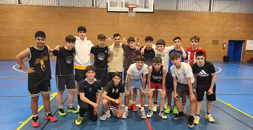 El equipo cadete de baloncesto de Enmedio asciende a Segunda Divisi�n y disputar� la gran final