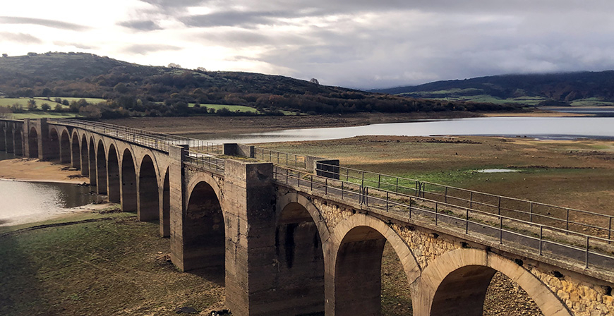 El Embalse del Ebro apenas supera una quinta parte de su capacidad