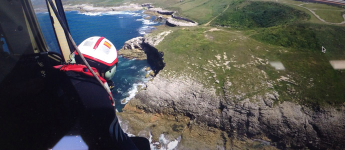 Emergencias busca a un buceador desaparecido en la costa de Cueto