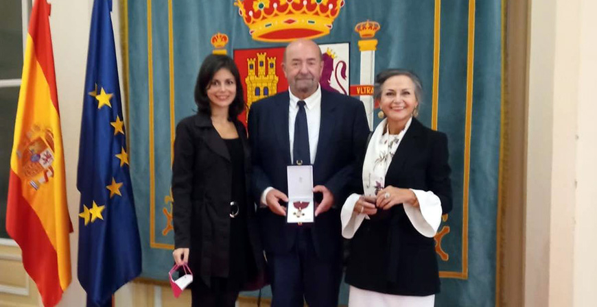 Emiliano Corral recibe la medalla por su ingreso en la Orden Civil de Alfonso X El Sabio