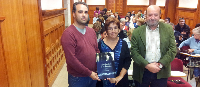 Emotivo homenaje a las maestras de la Repblica