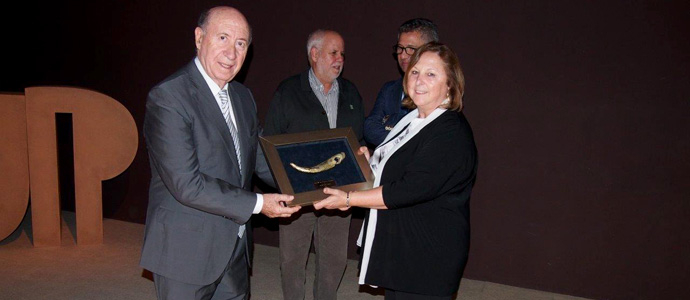 Emotivo homenaje de la Sociedad Prehistrica de Cantabria a Peridis