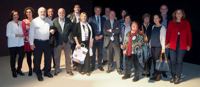 Emotivo homenaje de la Sociedad Prehistrica de Cantabria a Peridis