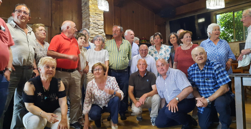 Emotivo reencuentro de exalumnos de la escuela de La Costana