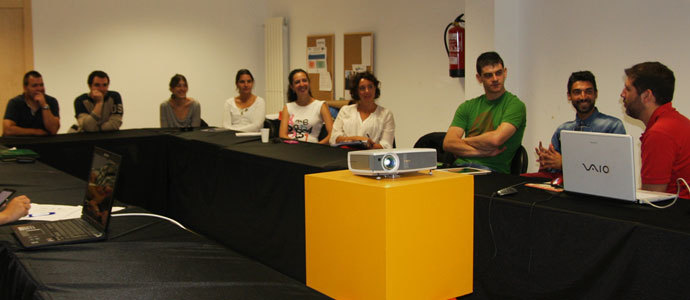 Empresas y emprendedores palentinos visitan las Lanzaderas de Empleo de Aguilar