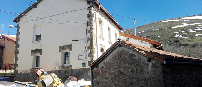 Enmedio avanza en la transformacin de las antiguas escuelas de Fontecha en albergue