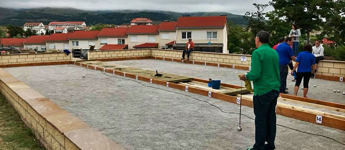Enmedio concluye la construccin de dos pistas de petanca en Nestares 