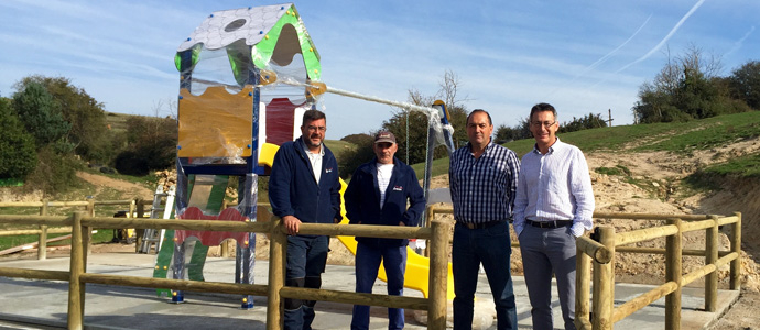 Enmedio construye un parque infantil en Horna de Ebro