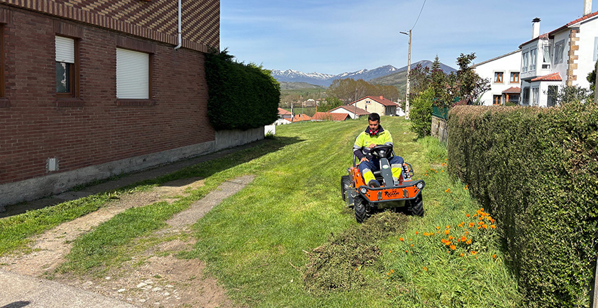 Enmedio incorpora una desbrozadora de martillos para la nueva temporada de siega
