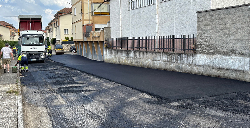 Enmedio invierte 152.000 euros en asfaltar viales de Nestares, Matamorosa, Requejo y Aradillos